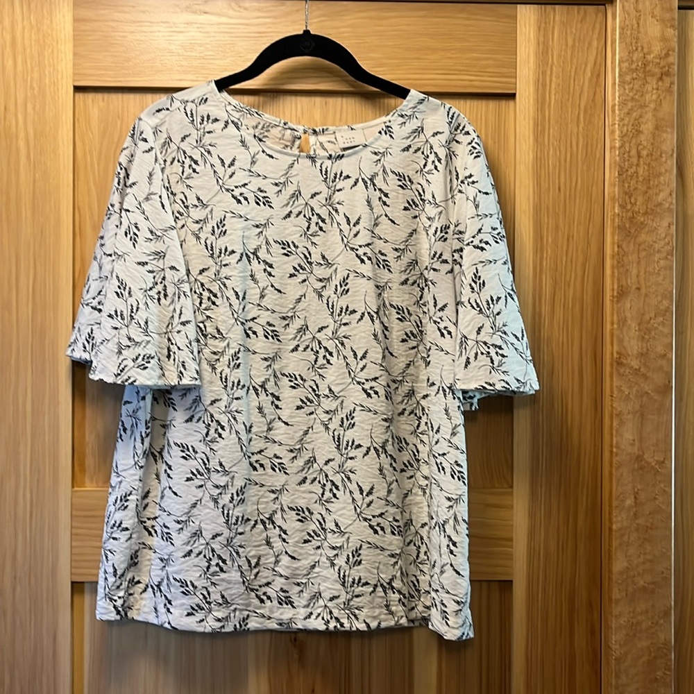 A New Day Short Bell Flutter Sleeve, Off-White and Black Blouse, Size Large